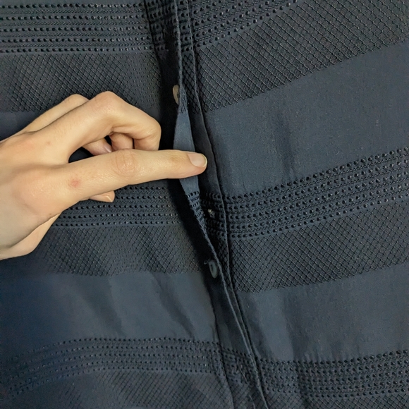 Becken Navy Blue Embroidered Shirred Cuff Button Front Poplin Blouse Sz 6 - Picture 10 of 12